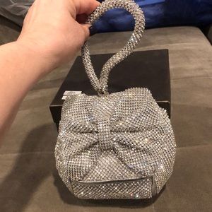 Stunning Crystal Mesh Bow Wrist Bridal or Special Occassion Bag-NWT